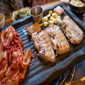 BBQ Hàn Quốc: Hơn Cả Thịt Nướng, Là Trải Nghiệm Văn Hóa Đậm Đà