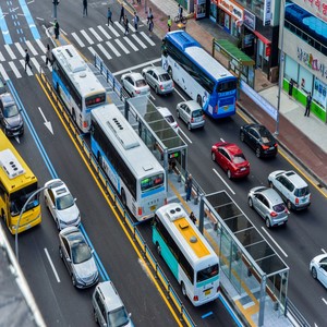 Giao Thông Hàn Quốc: Từ Bỡ Ngỡ Đến Chinh Phục Mọi Nẻo Đường (Dành Cho Người Việt)